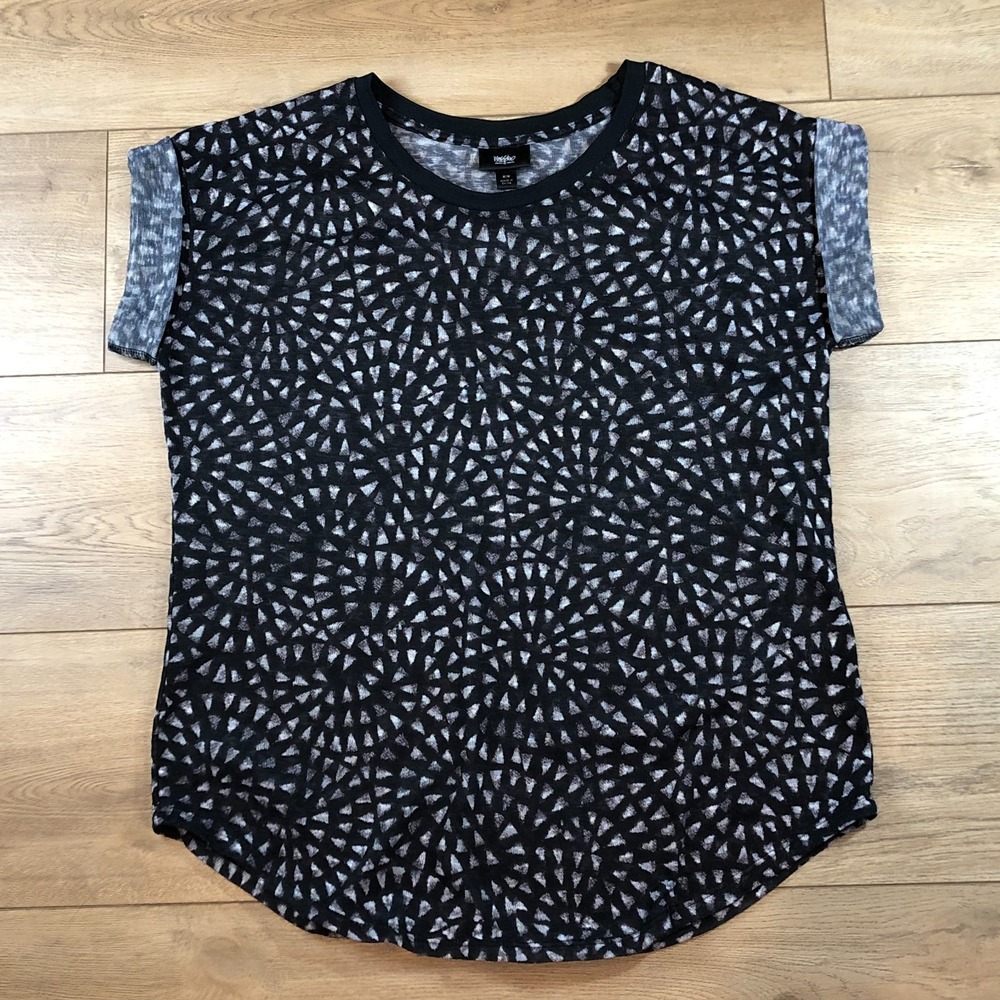 Mossimo Womens Blouse Top M Black White‎ Geometric Print Cap Sleeve Work Casual